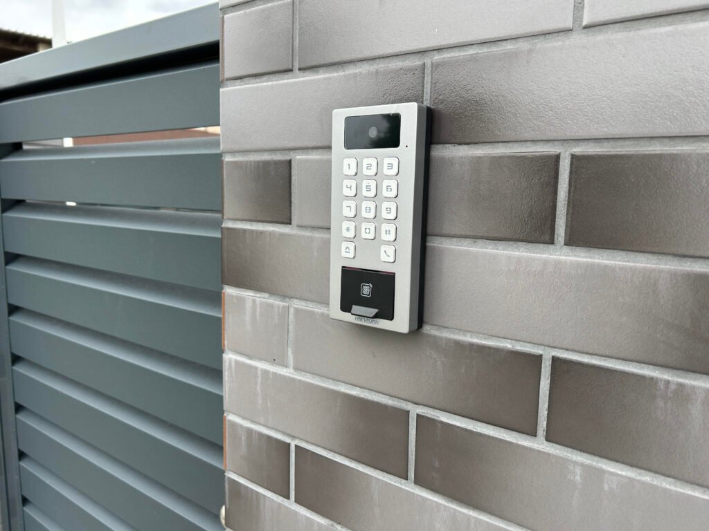 hikvision telefonspynė
