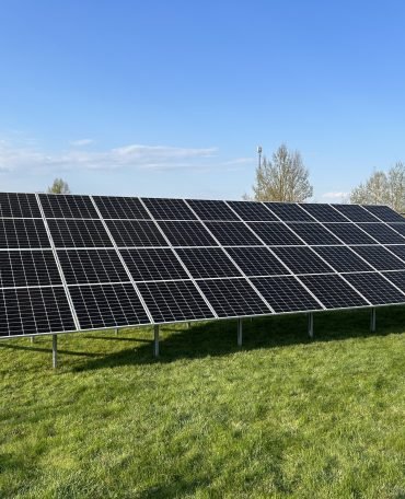 saulės elektrinė ant konstrukcijos